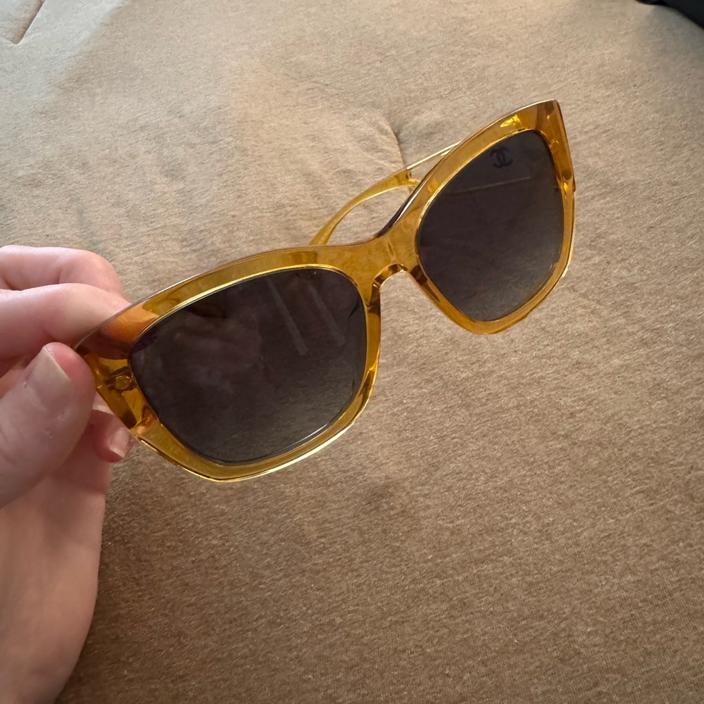 Chic Chanel Yellow Sunglasses - Designer Logo - Picture 4 of 6